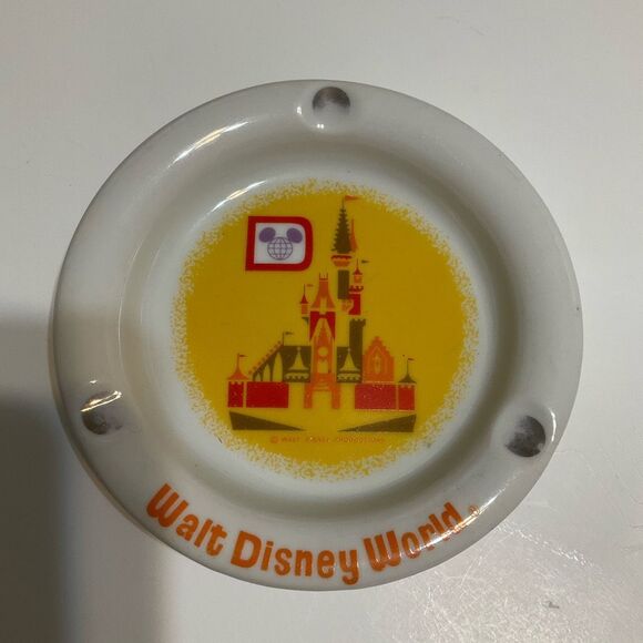 Vintage 80’s Disney Castle Ashtray. No chips. - Picture 8 of 9